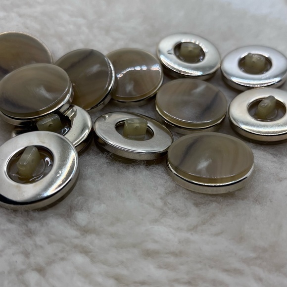 44L (33mm) marble finish button - Picture 1 of 4